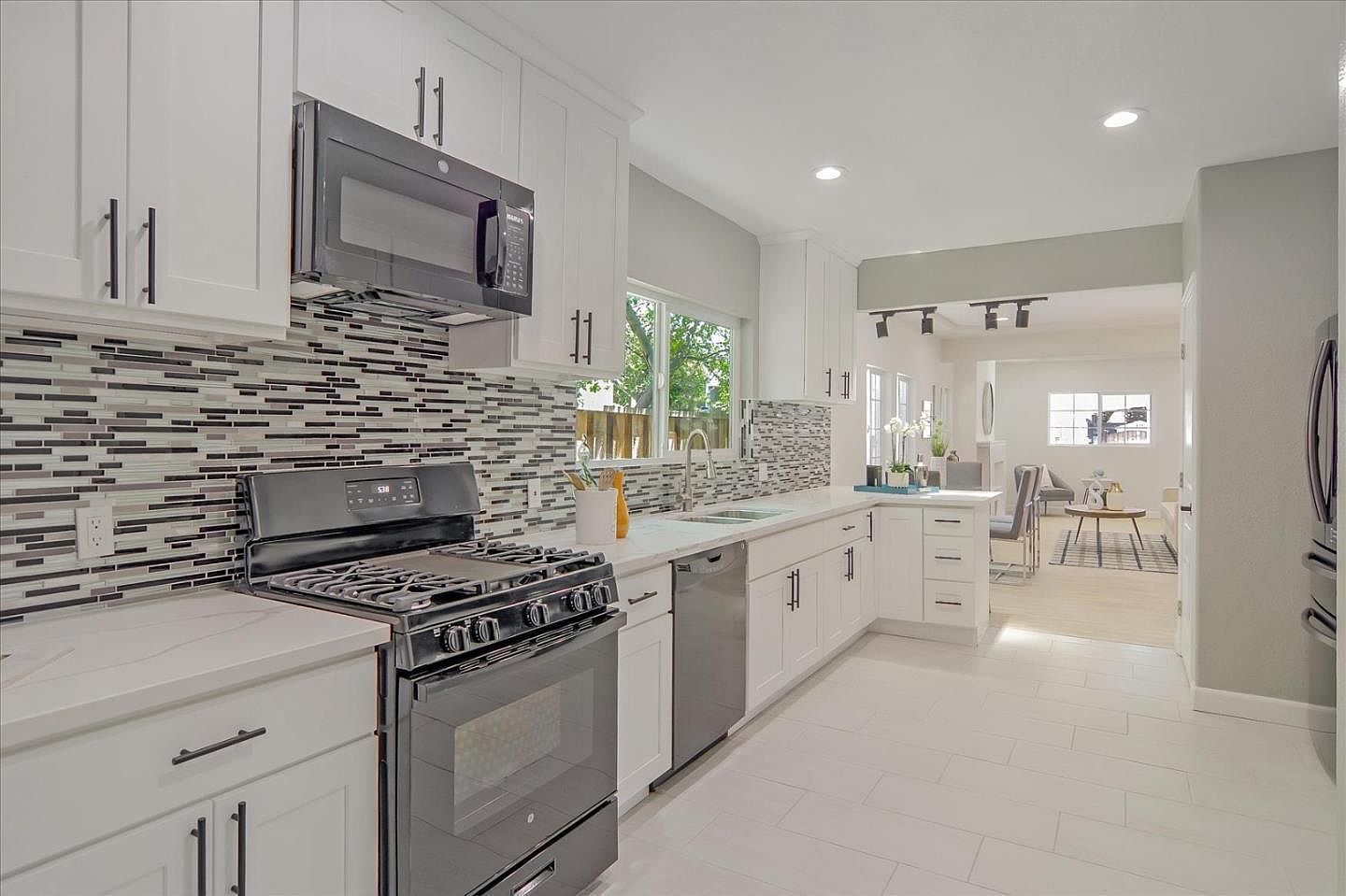 317 E Julian St photo 5