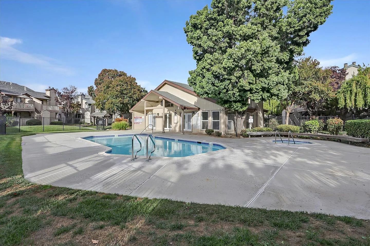 439 Coyote Creek Cir photo 2