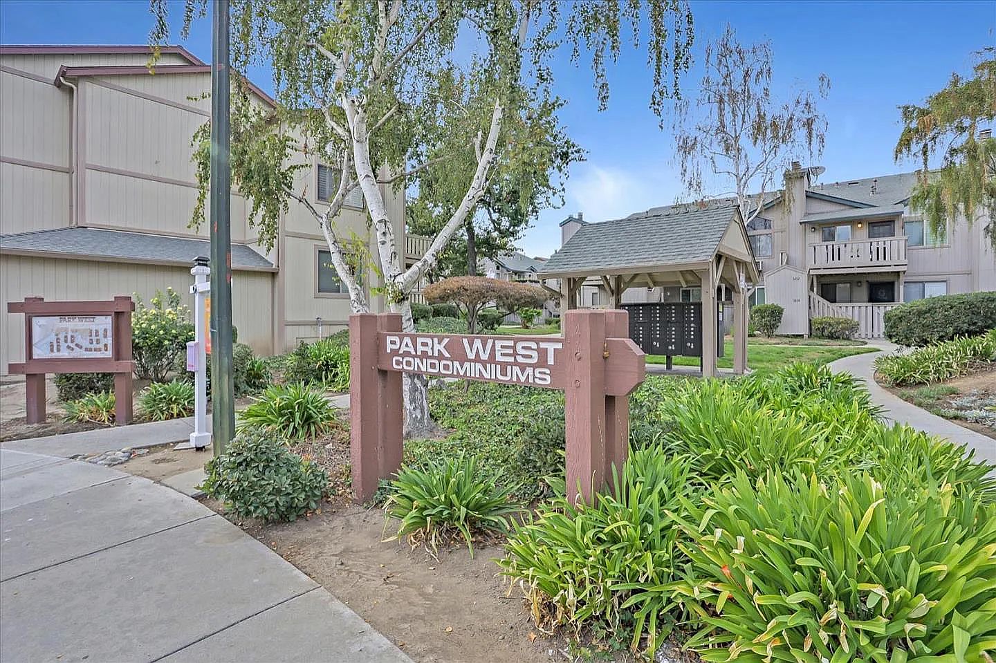 439 Coyote Creek Cir photo 4