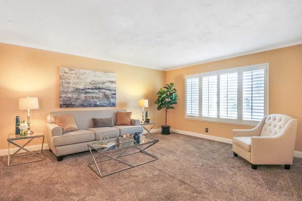 2065 Ensign Way photo 3