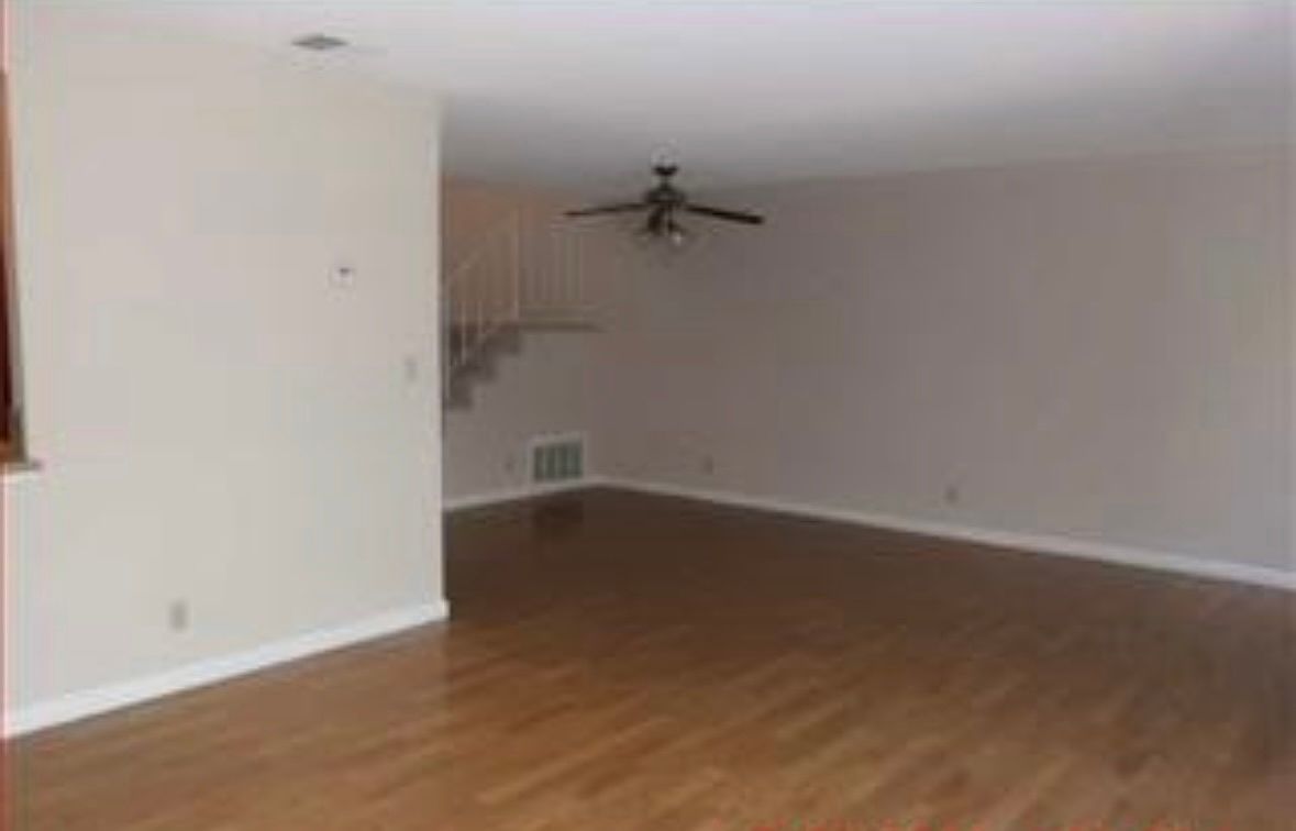 2271 Tomlin Way photo 3