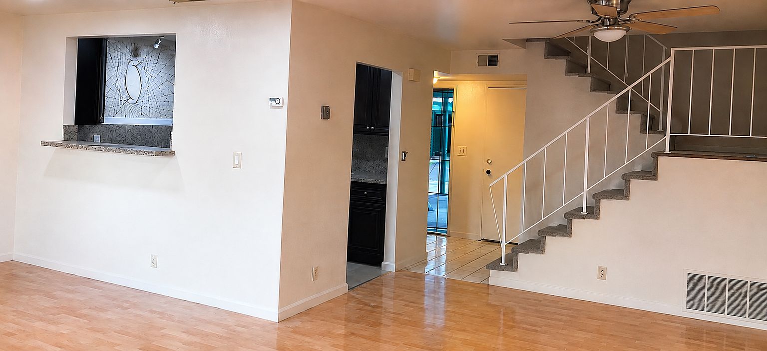 2271 Tomlin Way photo 2