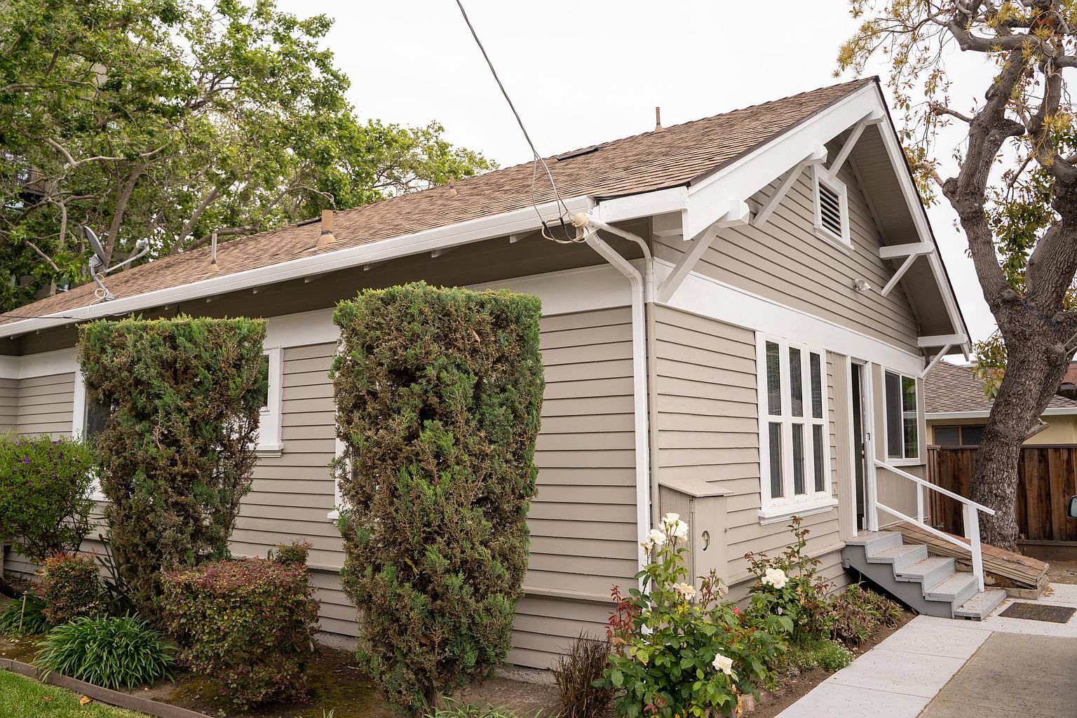 747 Miller St photo 4