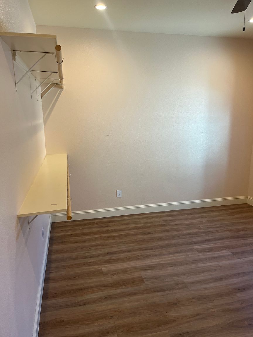 696 Vine St photo 2
