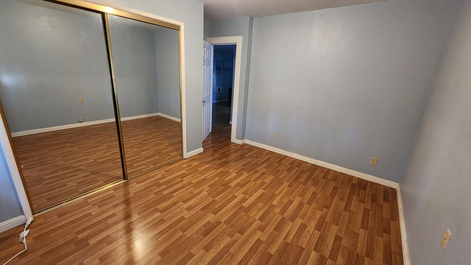 1235 Lewis St photo 3