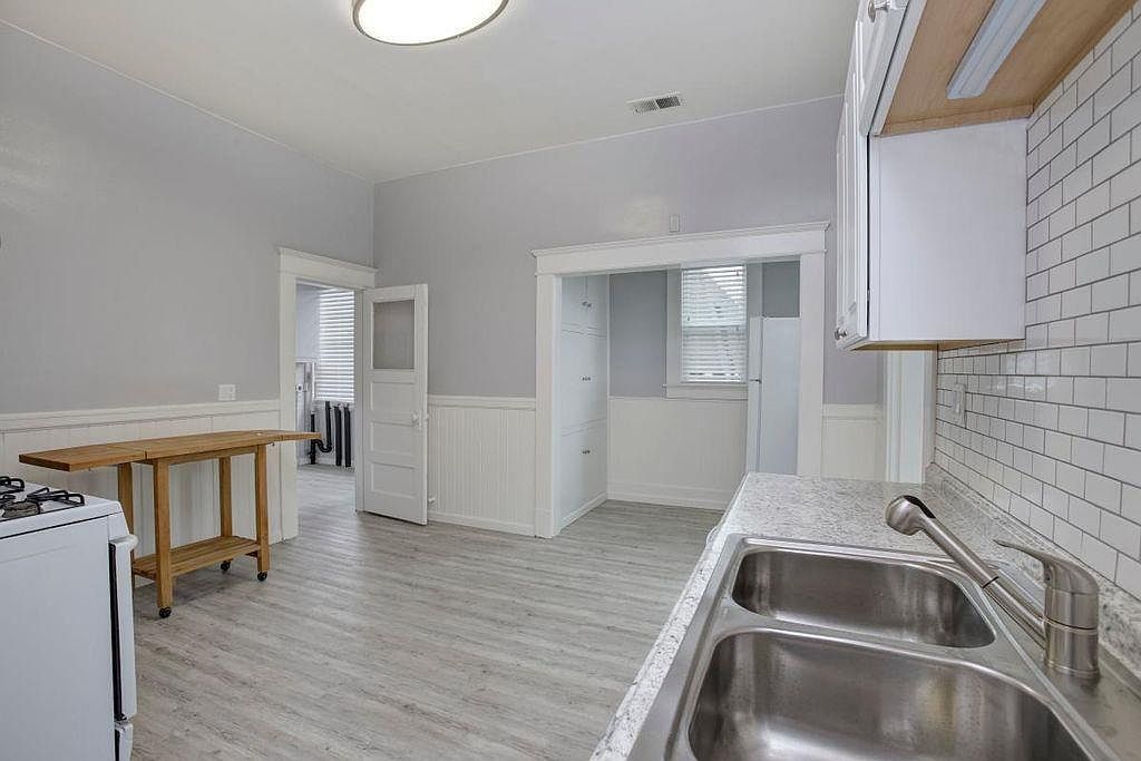 1141 Lafayette St photo 3