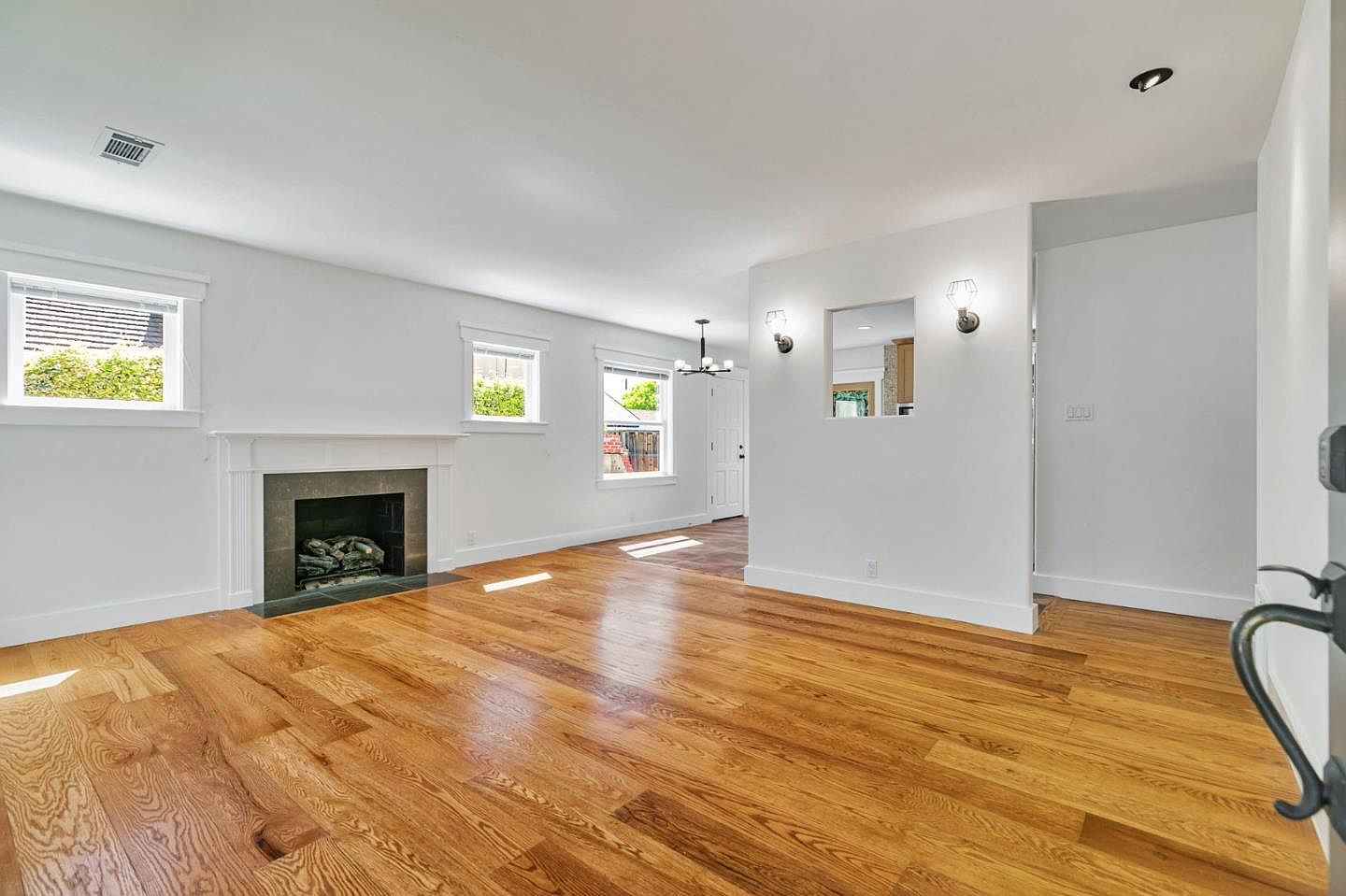 2276 Newhall St photo 2