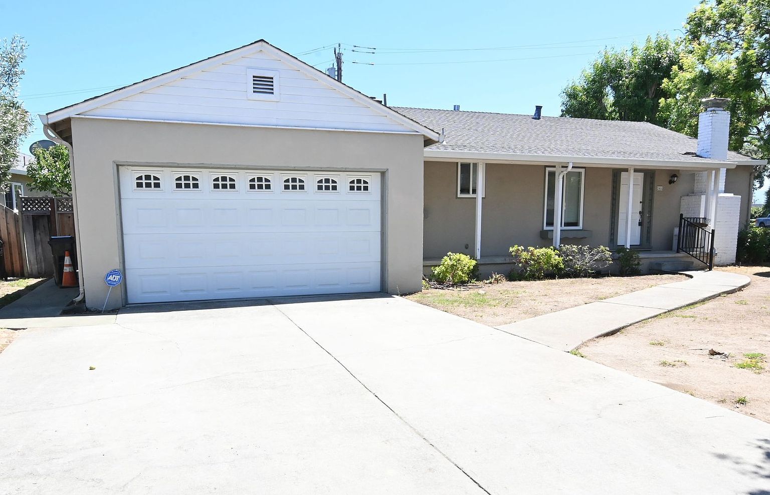 2466 Beechwood Ave photo 3