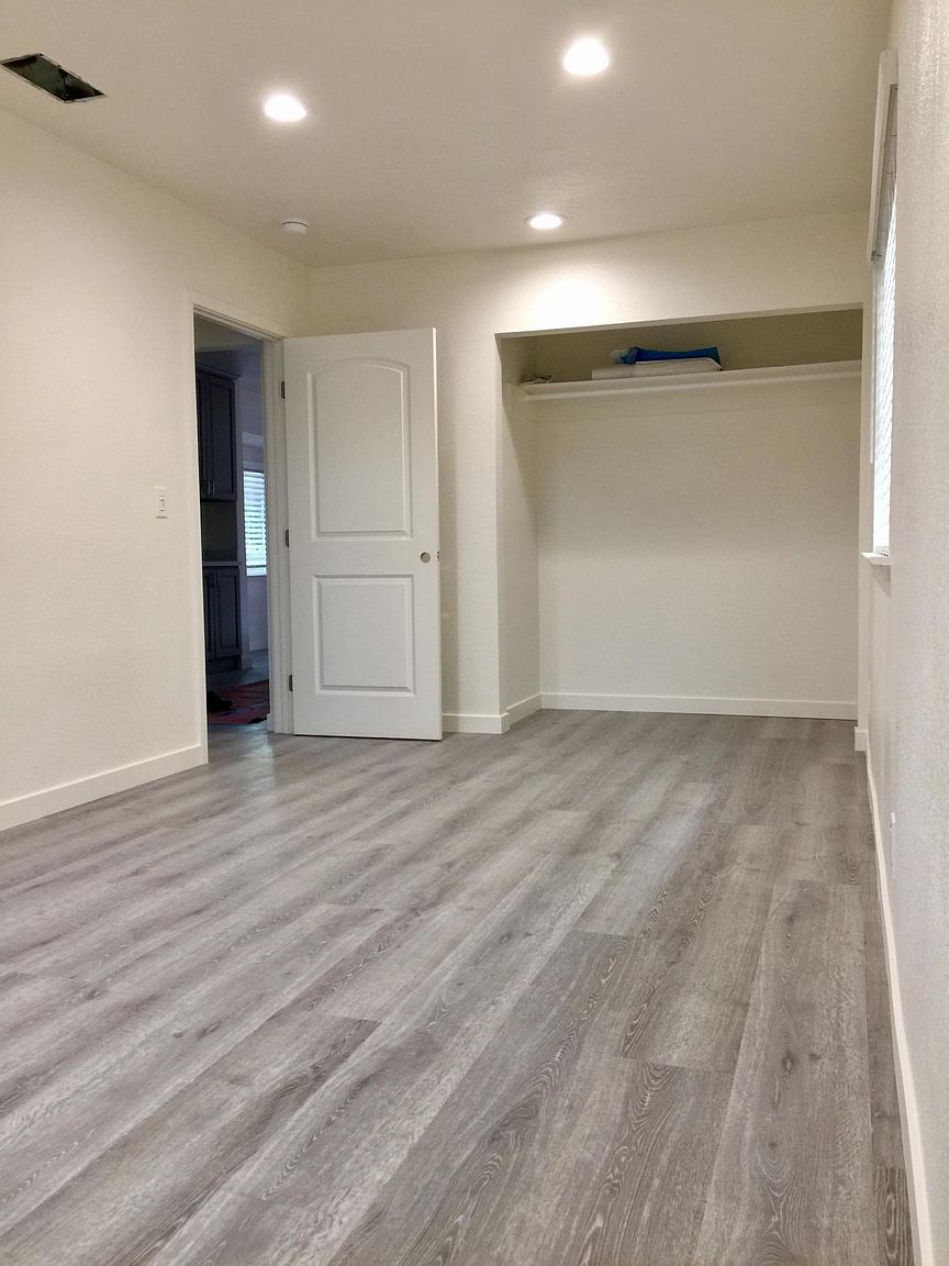 374 Raymond Ave photo 4