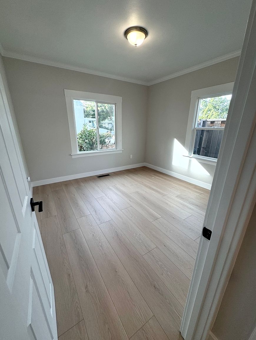 484 Mayellen Ave photo 5