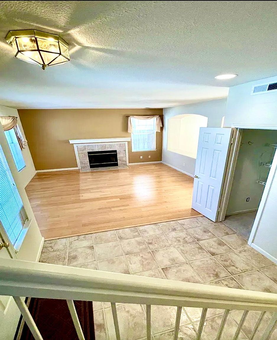 724 Villa Centre Way photo 3