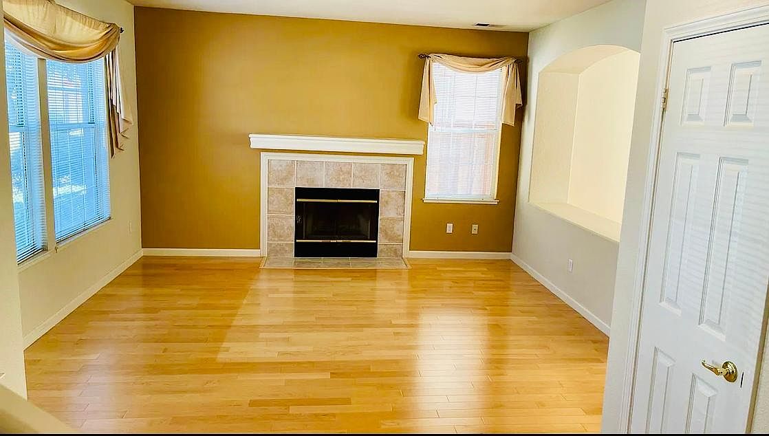724 Villa Centre Way photo 5