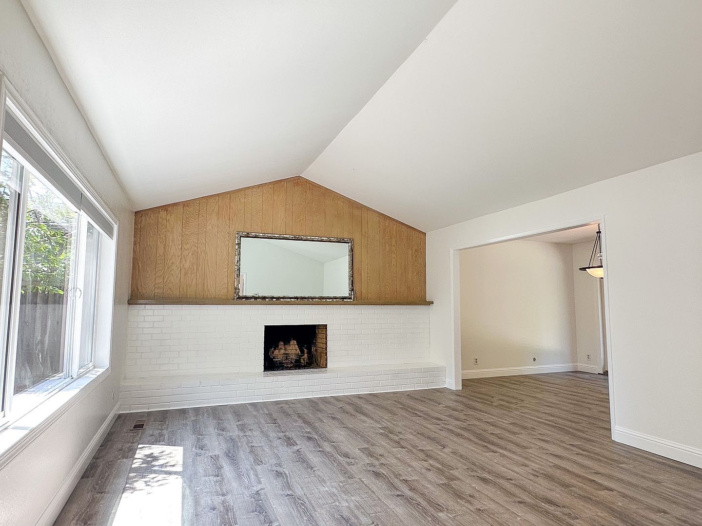 1791 Grace Ave photo 4
