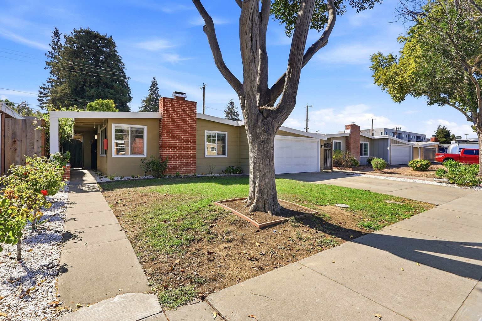 1398 McPherson St photo 2