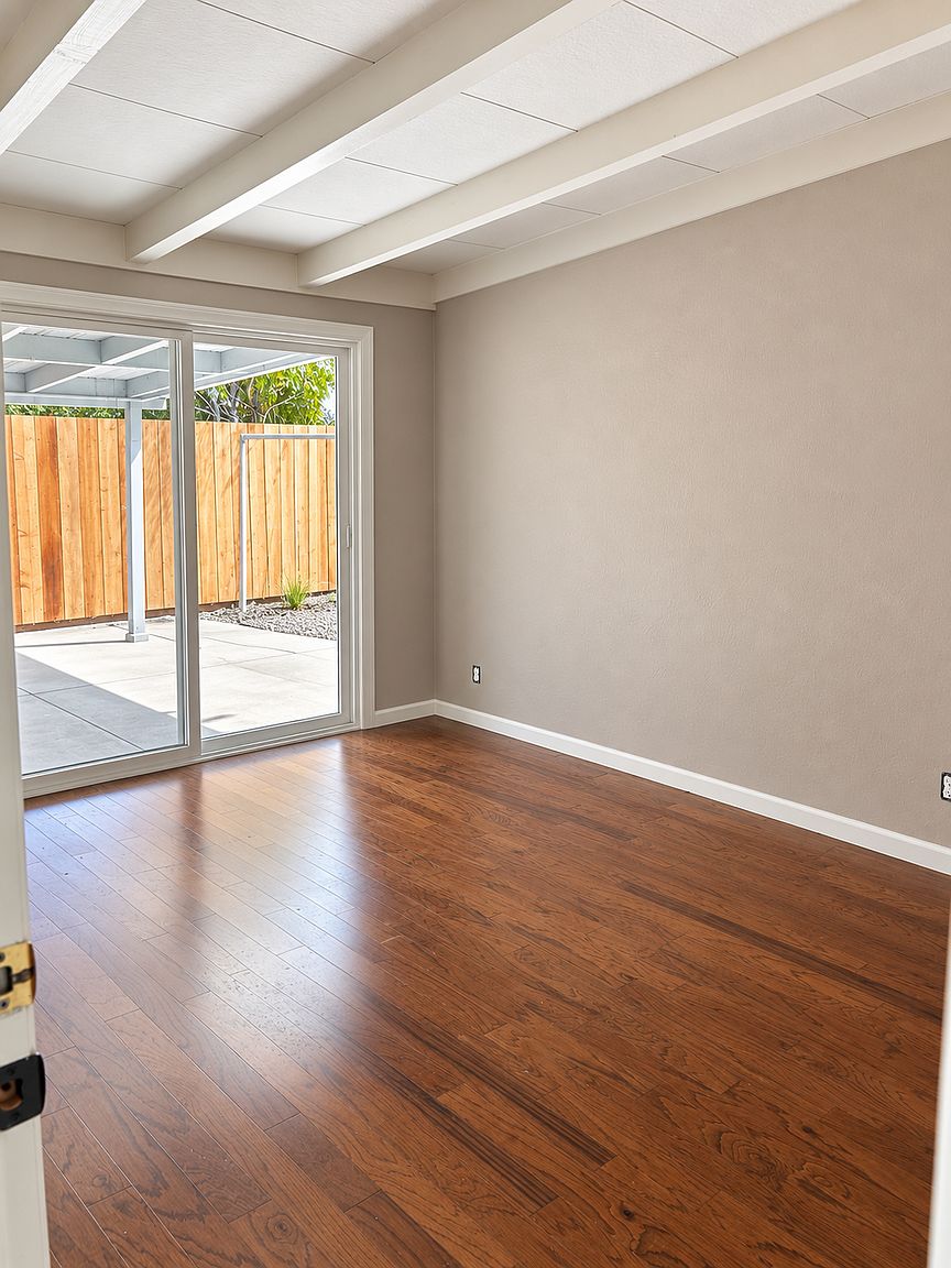 2523 Rose Way photo 5