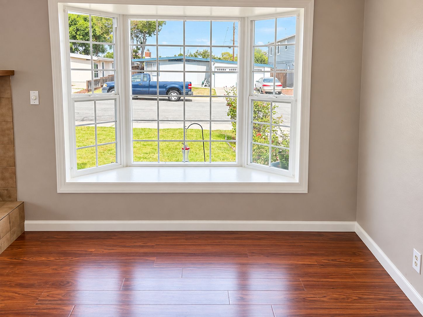 2523 Rose Way photo 4