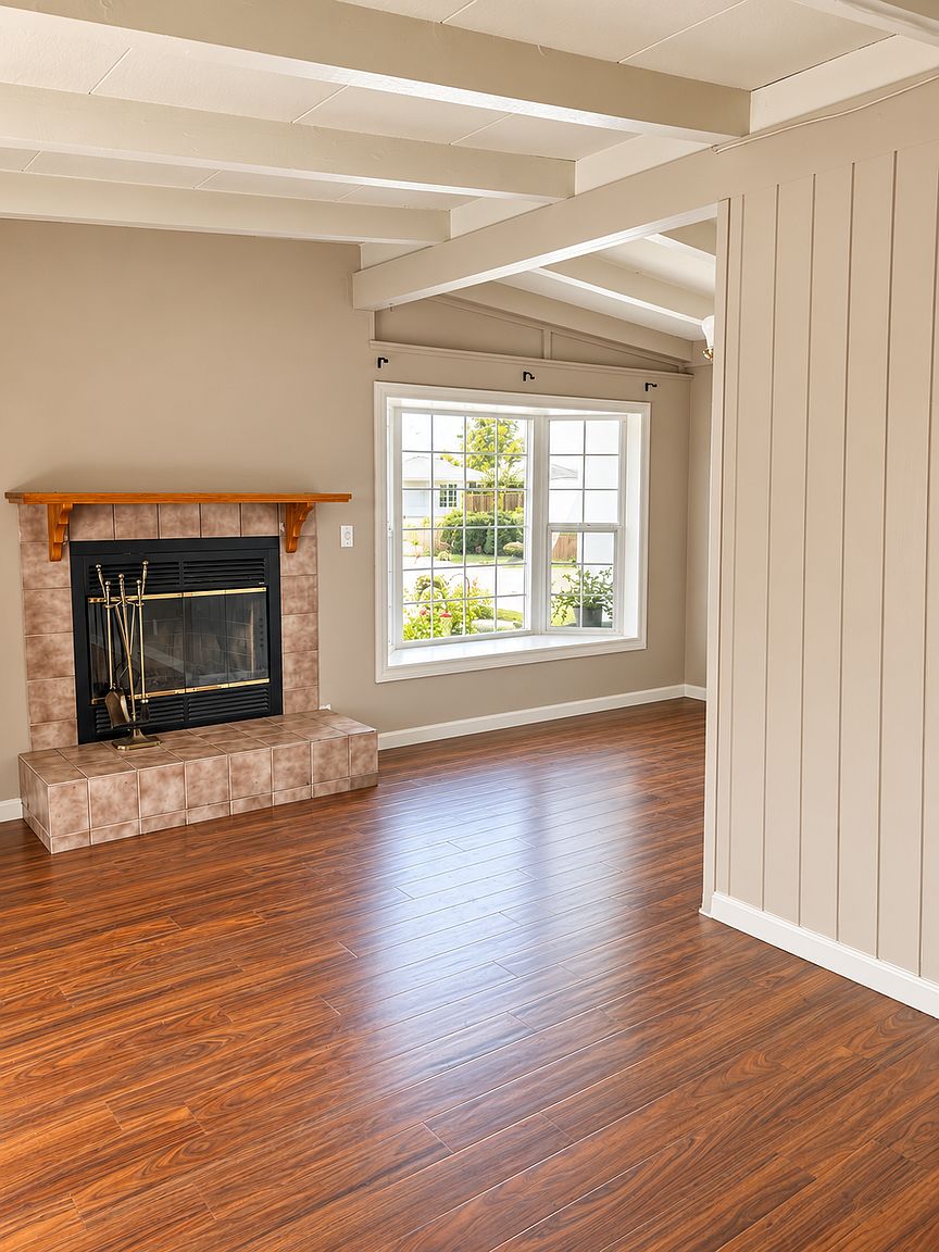 2523 Rose Way photo 3