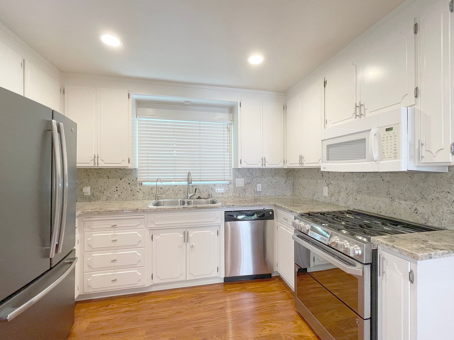 933 Sunlite Dr photo 4