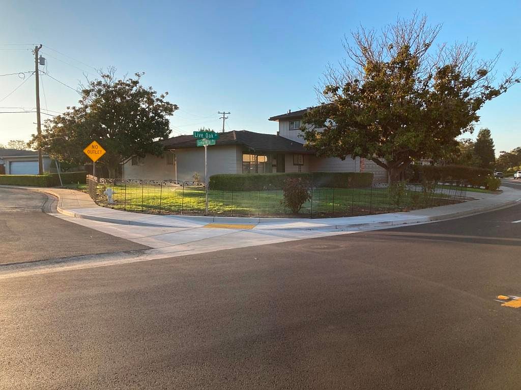 990 Live Oak Dr photo 2