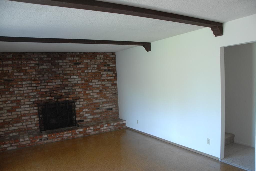 990 Live Oak Dr photo 5