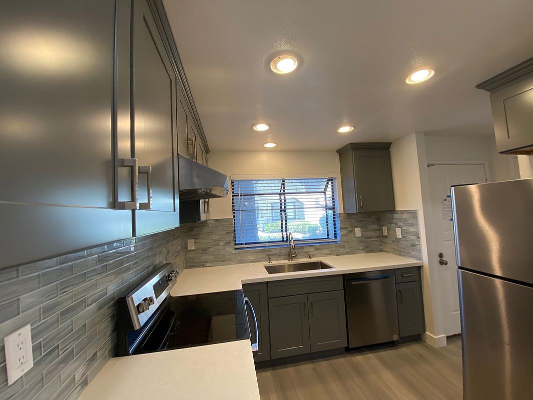 1400 Bowe Ave photo 4