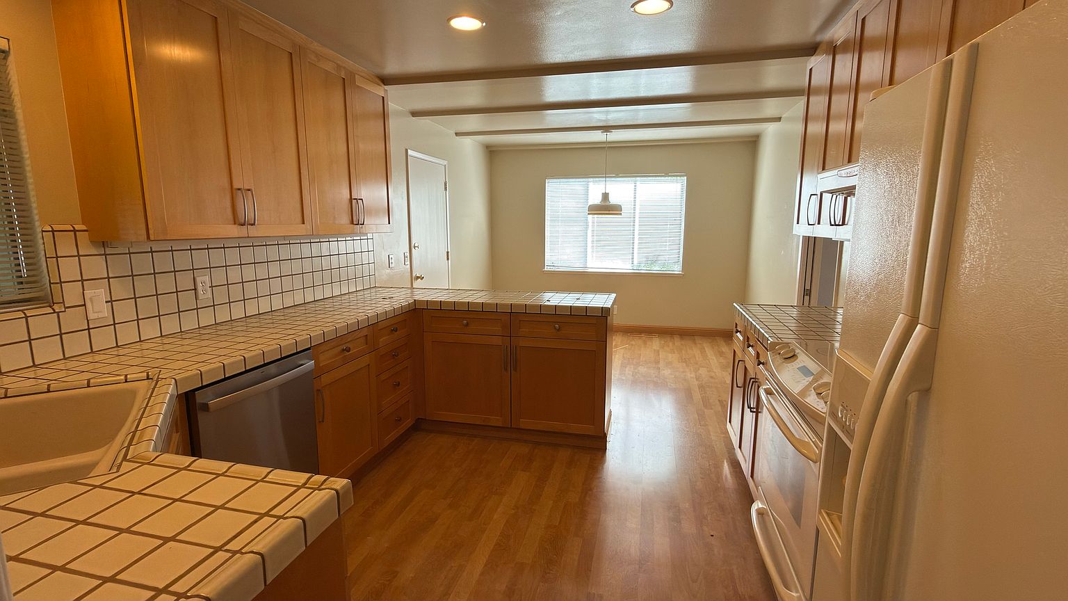 2812 Sycamore Way photo 4