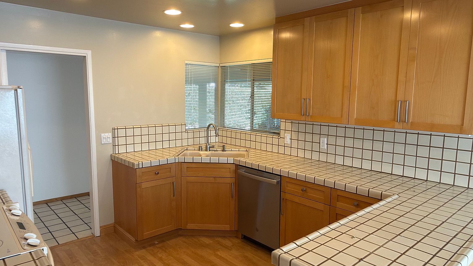 2812 Sycamore Way photo 2