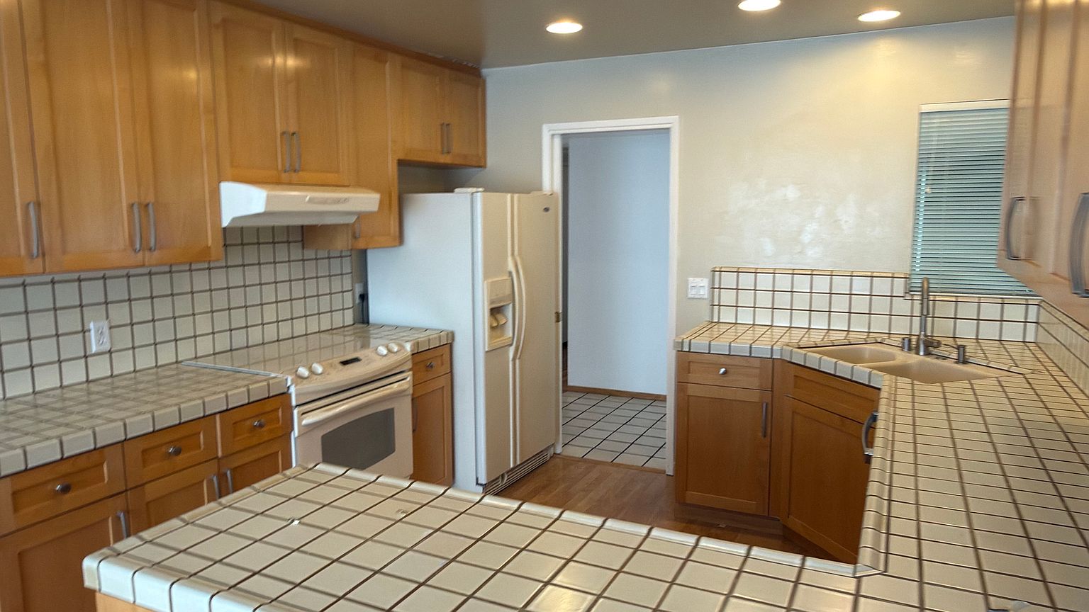 2812 Sycamore Way photo 3