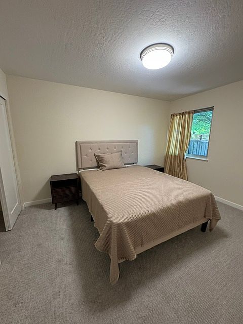 619 Robin Dr photo 3
