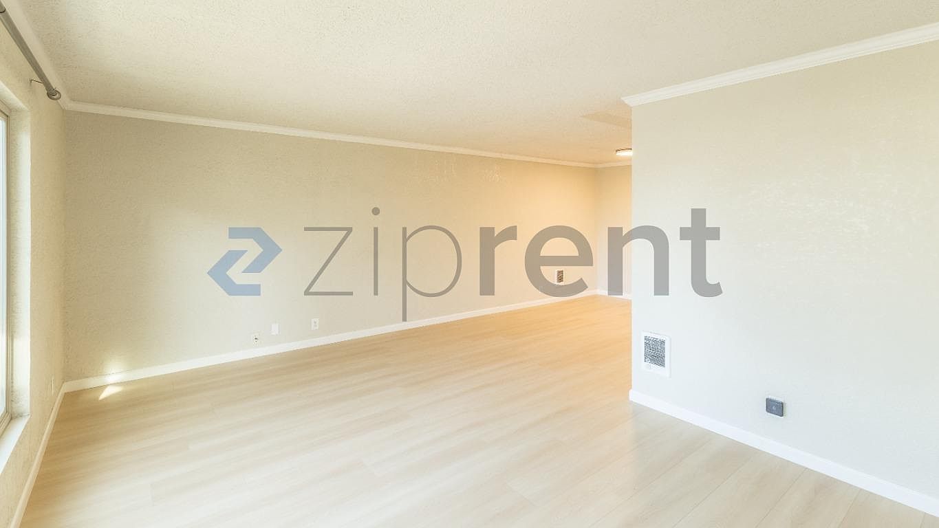 Unit 27 photo 3