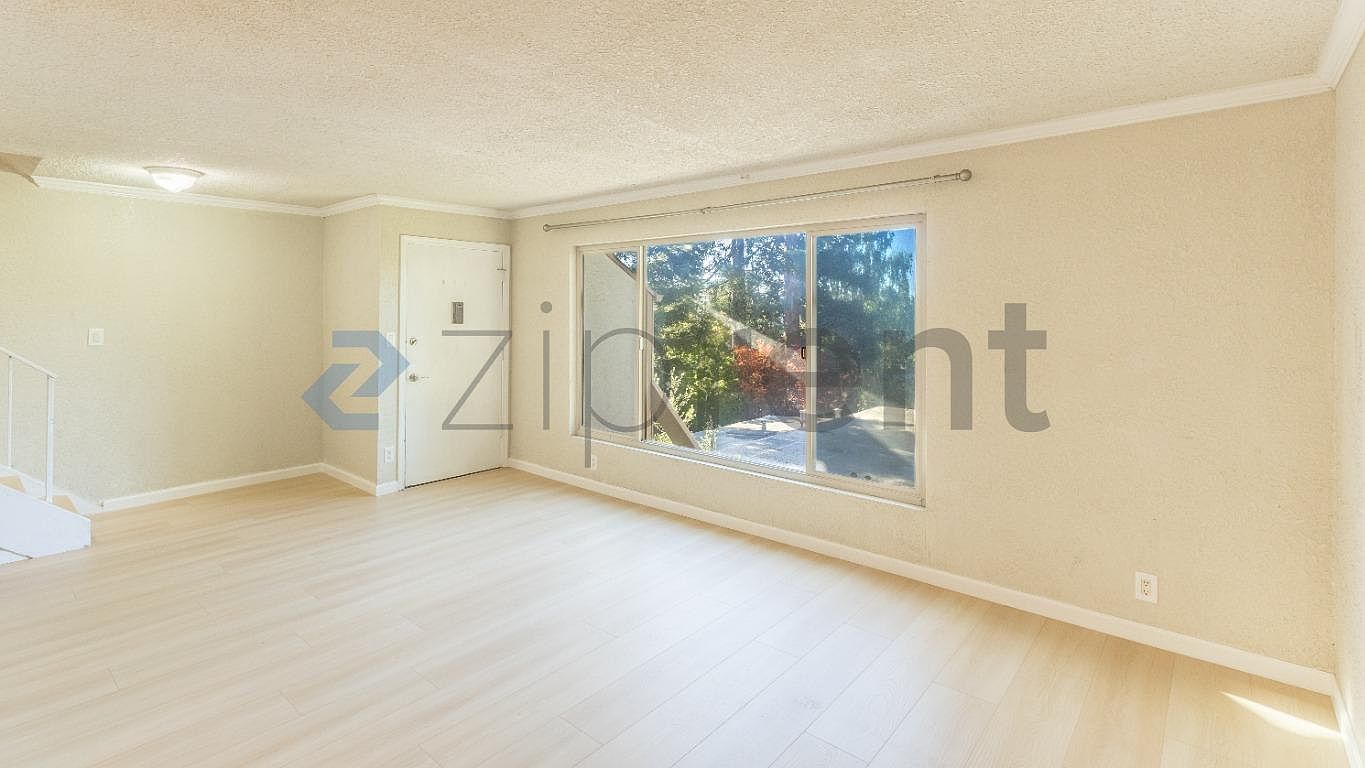 Unit 27 photo 5