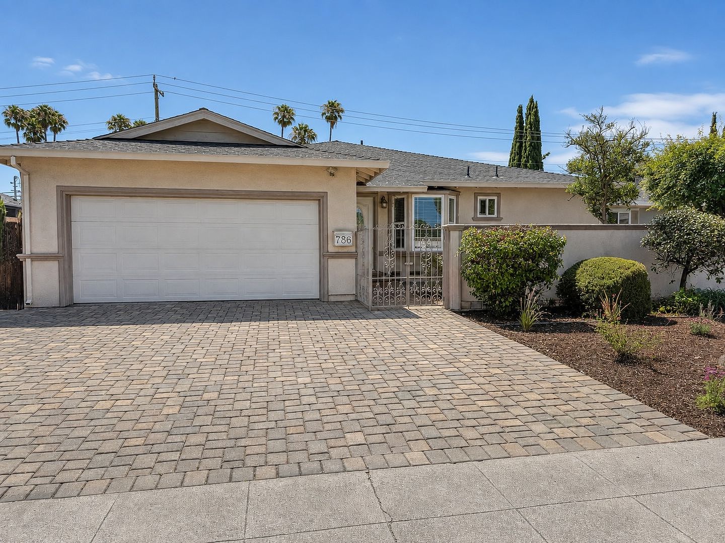 786 Eden Ave photo 2