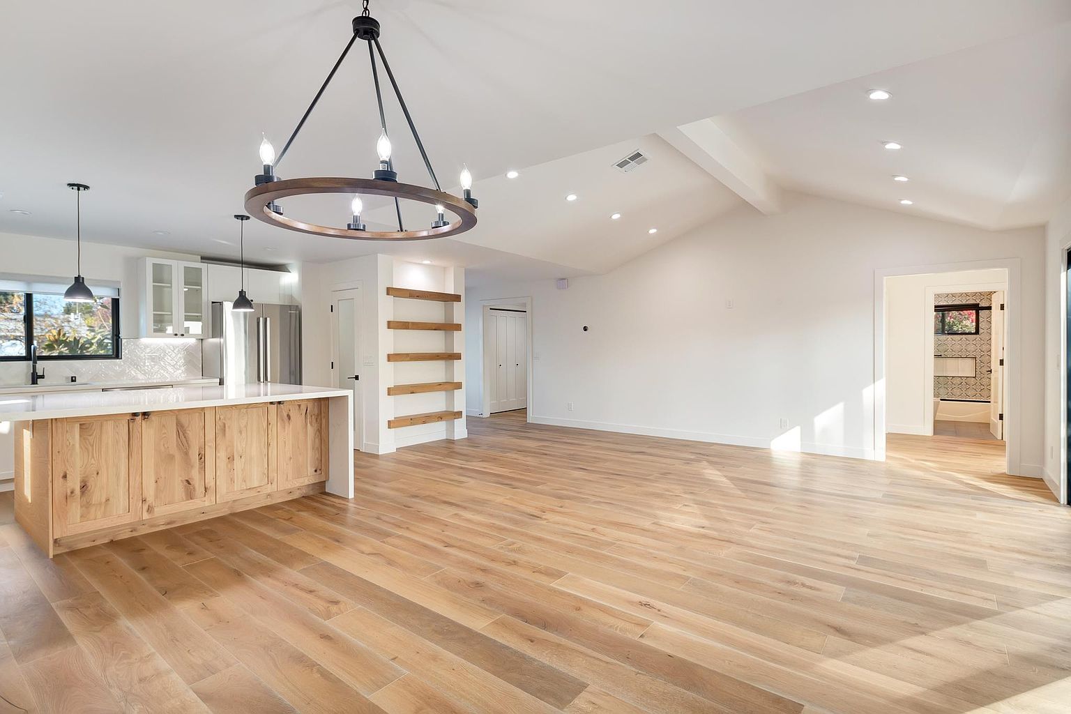 210 Tyler Ave photo 5