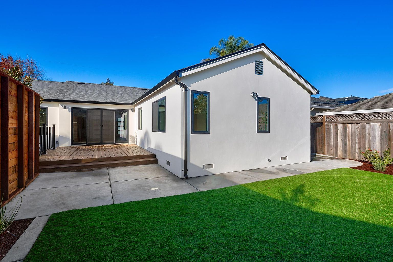 210 Tyler Ave photo 2