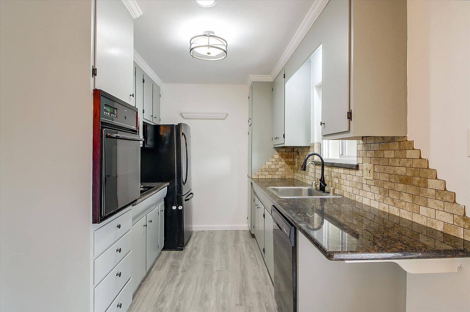 3586 Payne Ave photo 4