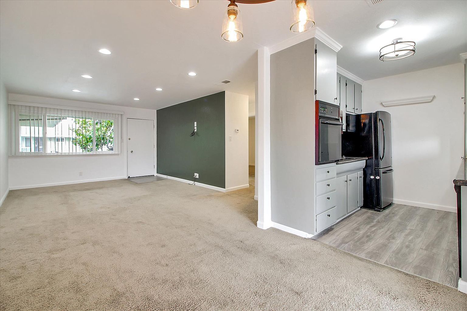 3586 Payne Ave photo 3