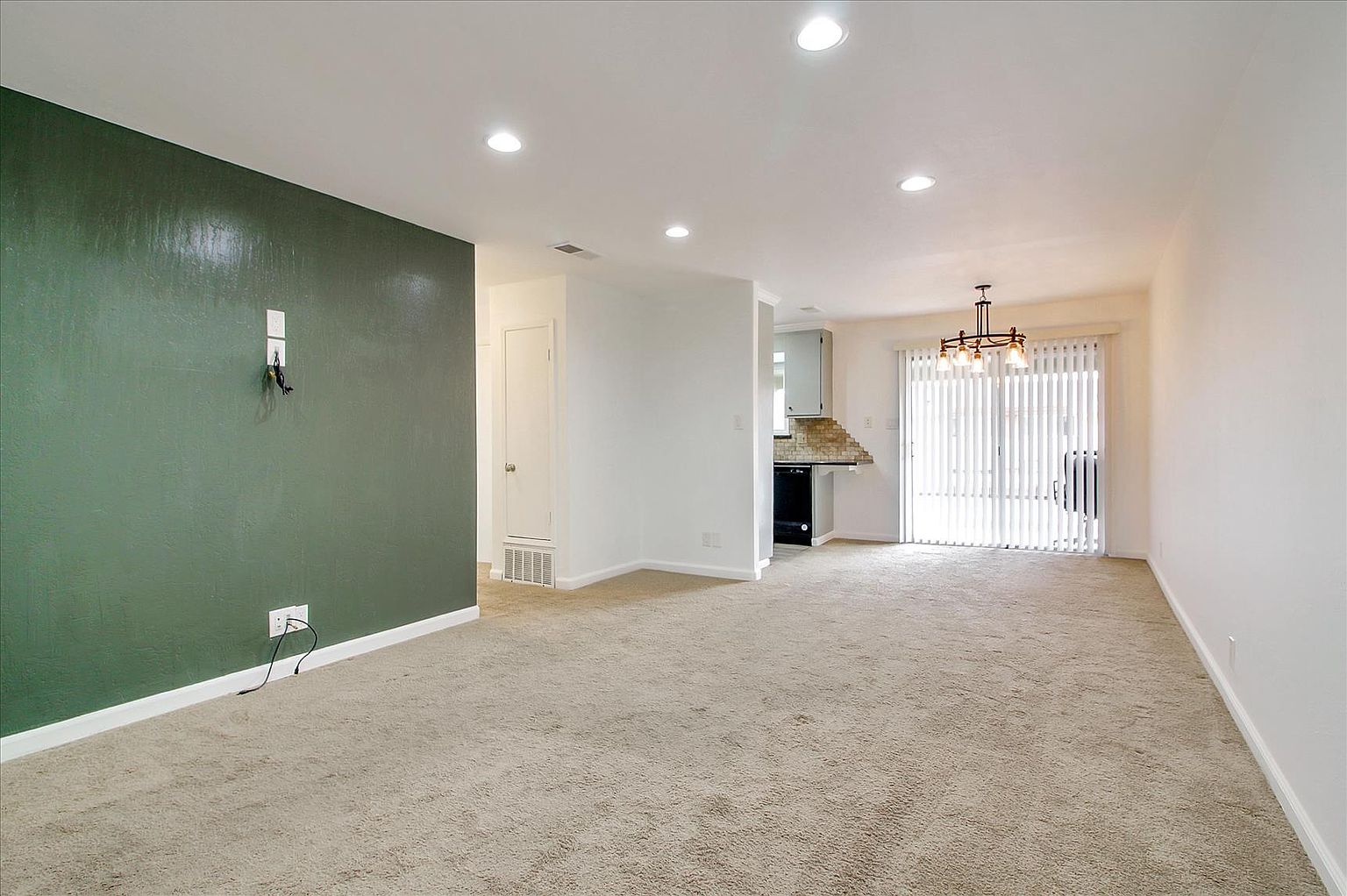 3586 Payne Ave photo 2
