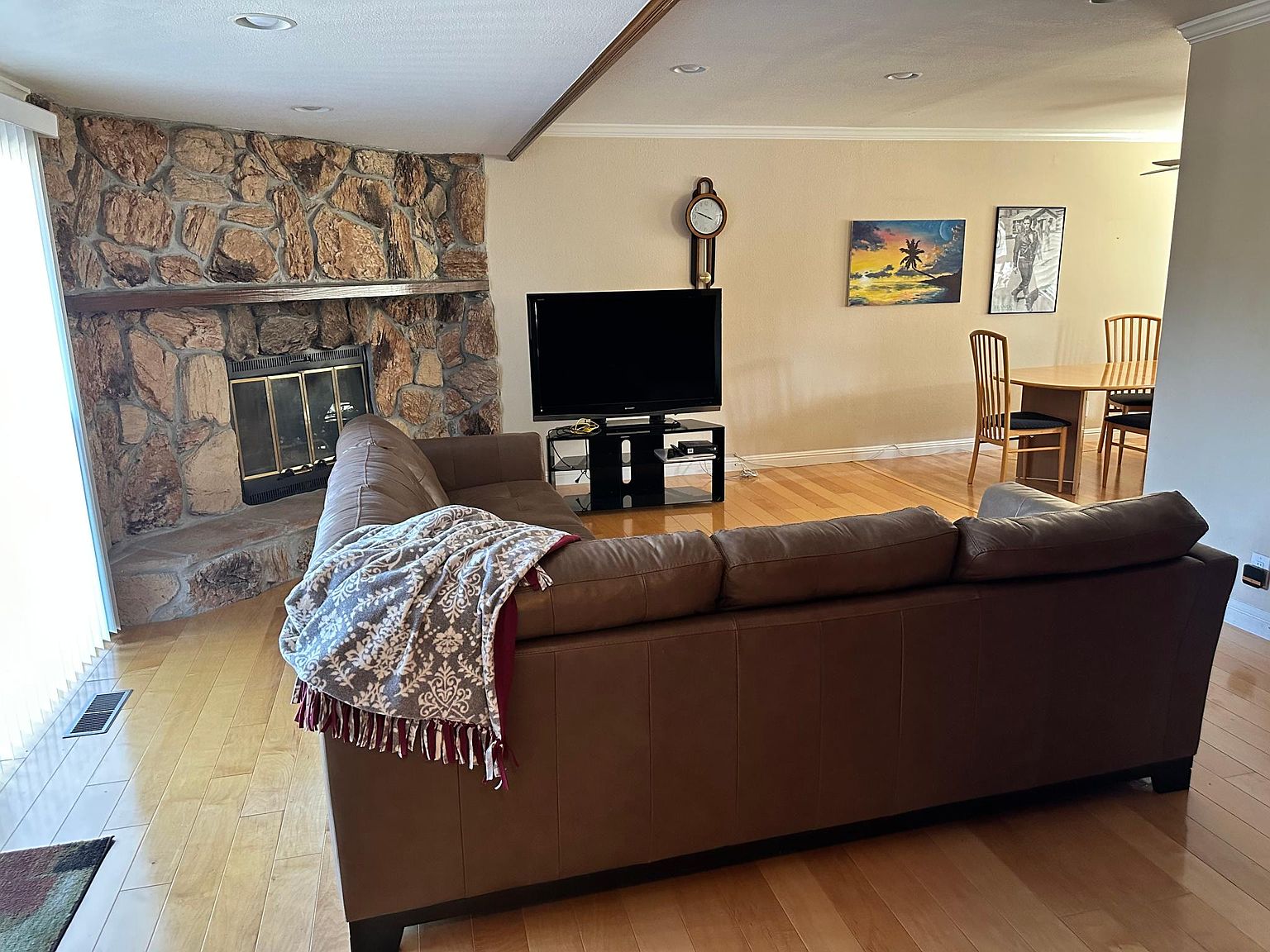 119 Dot Ave photo 3
