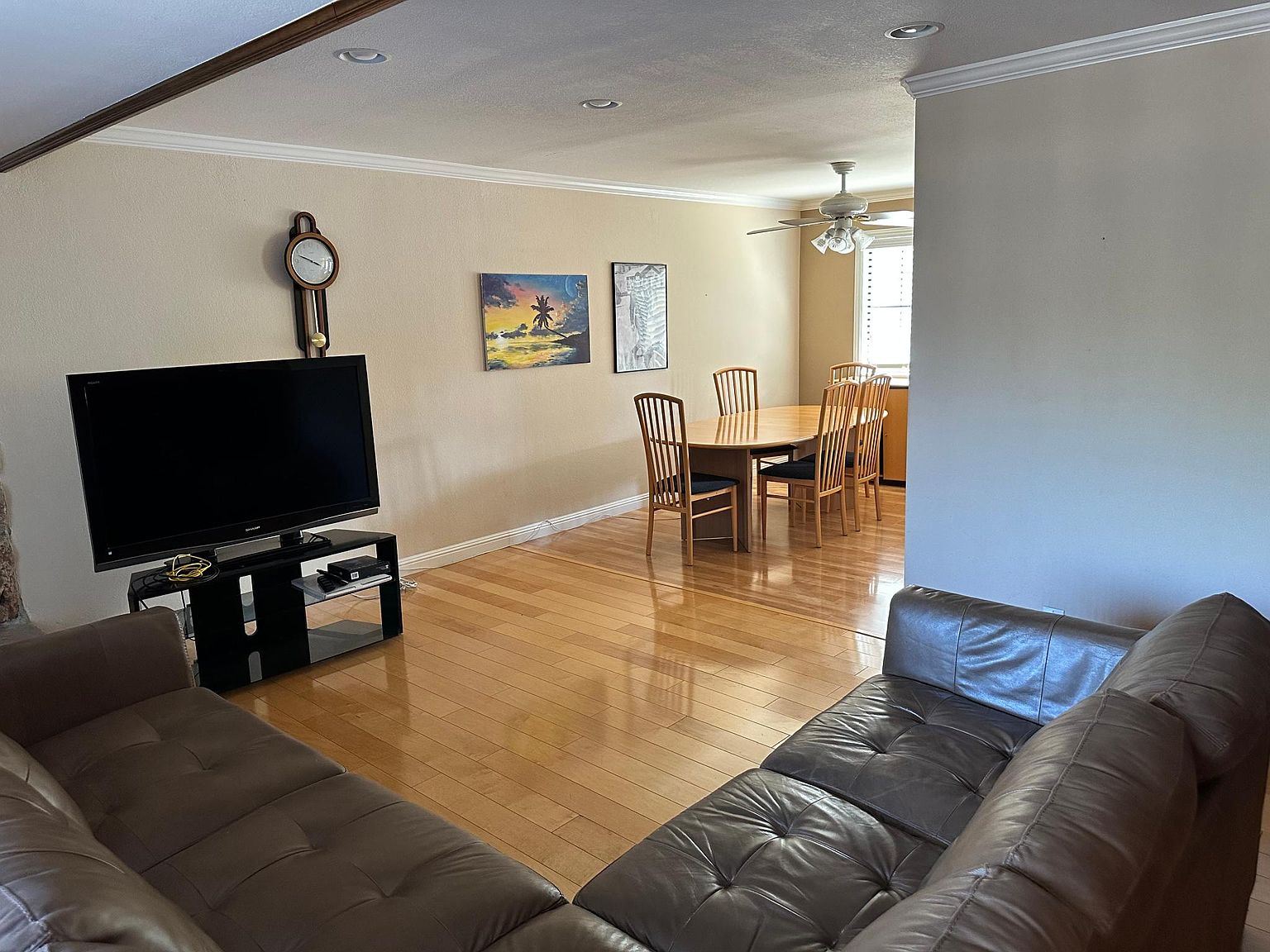 119 Dot Ave photo 5