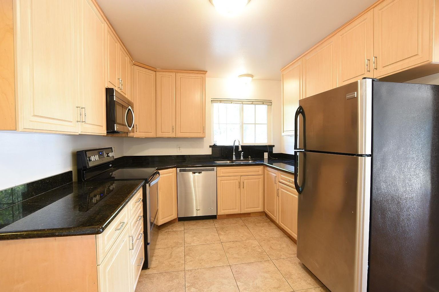 4455 McKinnon Dr photo 3