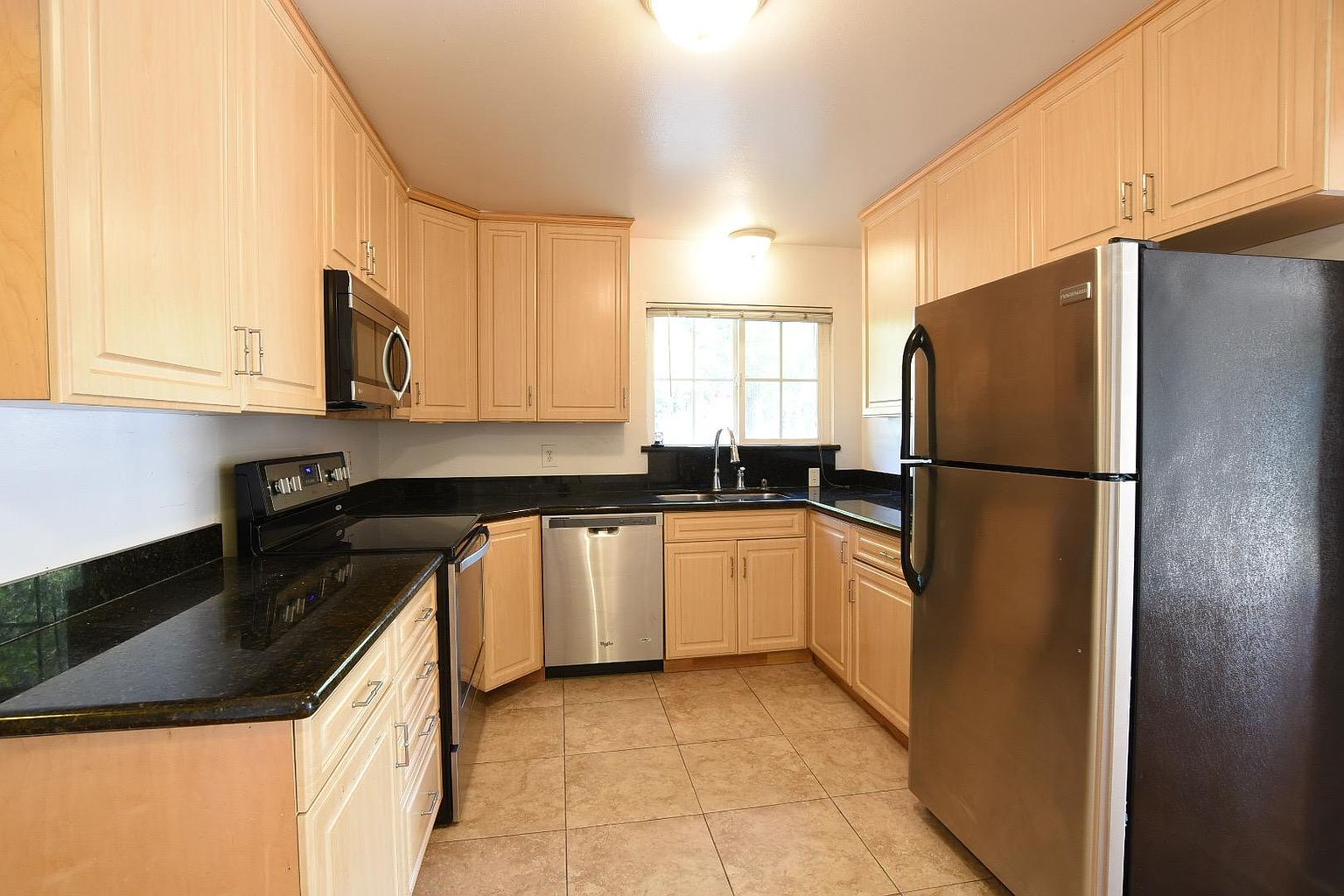 4455 McKinnon Dr photo 4