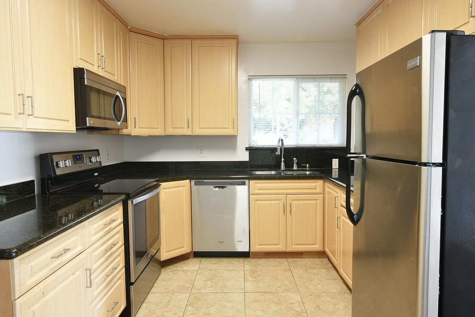 4455 McKinnon Dr photo 2