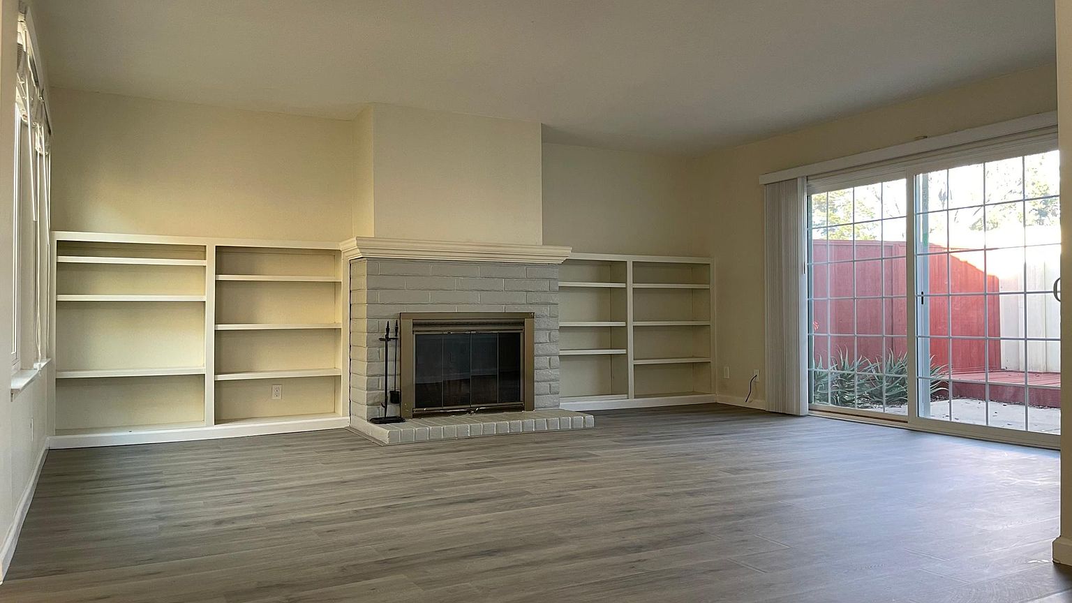 608 Lisa Way photo 2