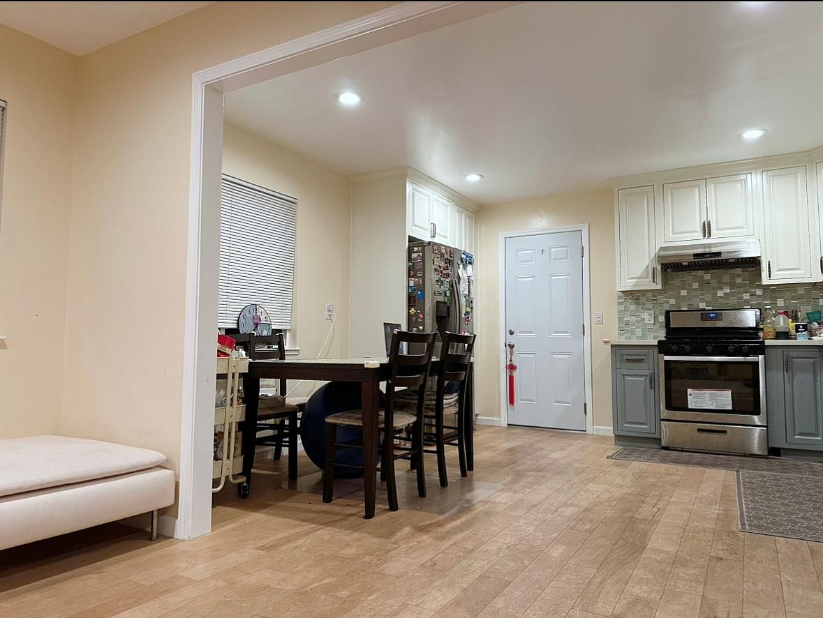 1029 Gloucester Ct photo 5