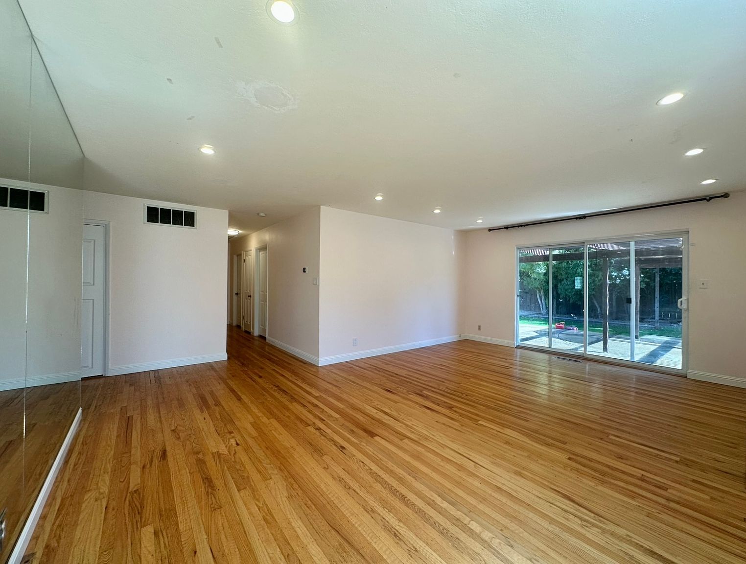 974 Leighton Way photo 4