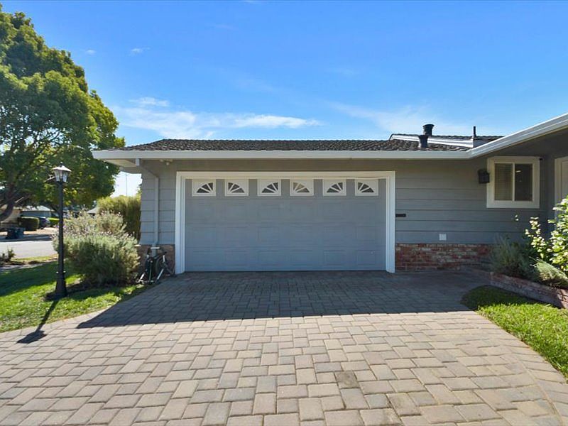 1643 Swallow Dr photo 3