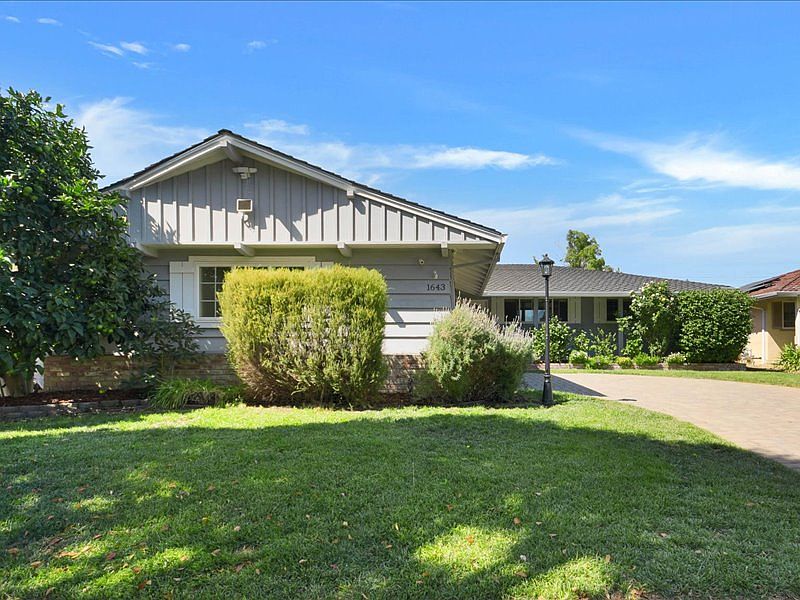 1643 Swallow Dr photo 5