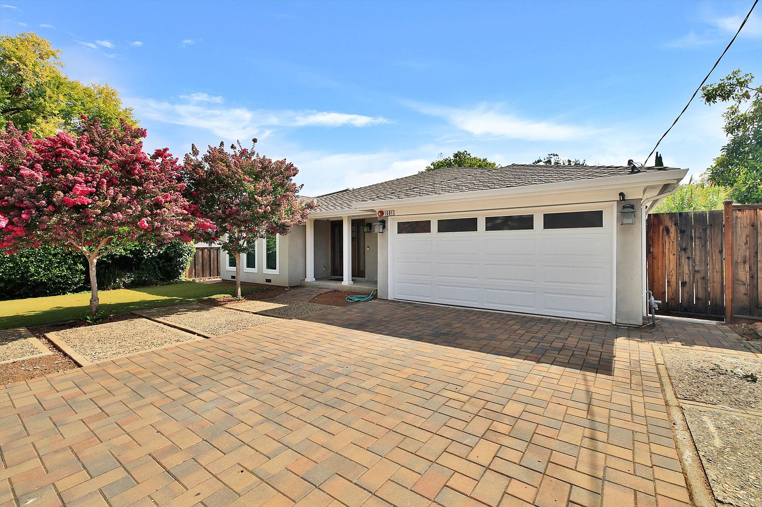 1681 Kensington Ave photo 3
