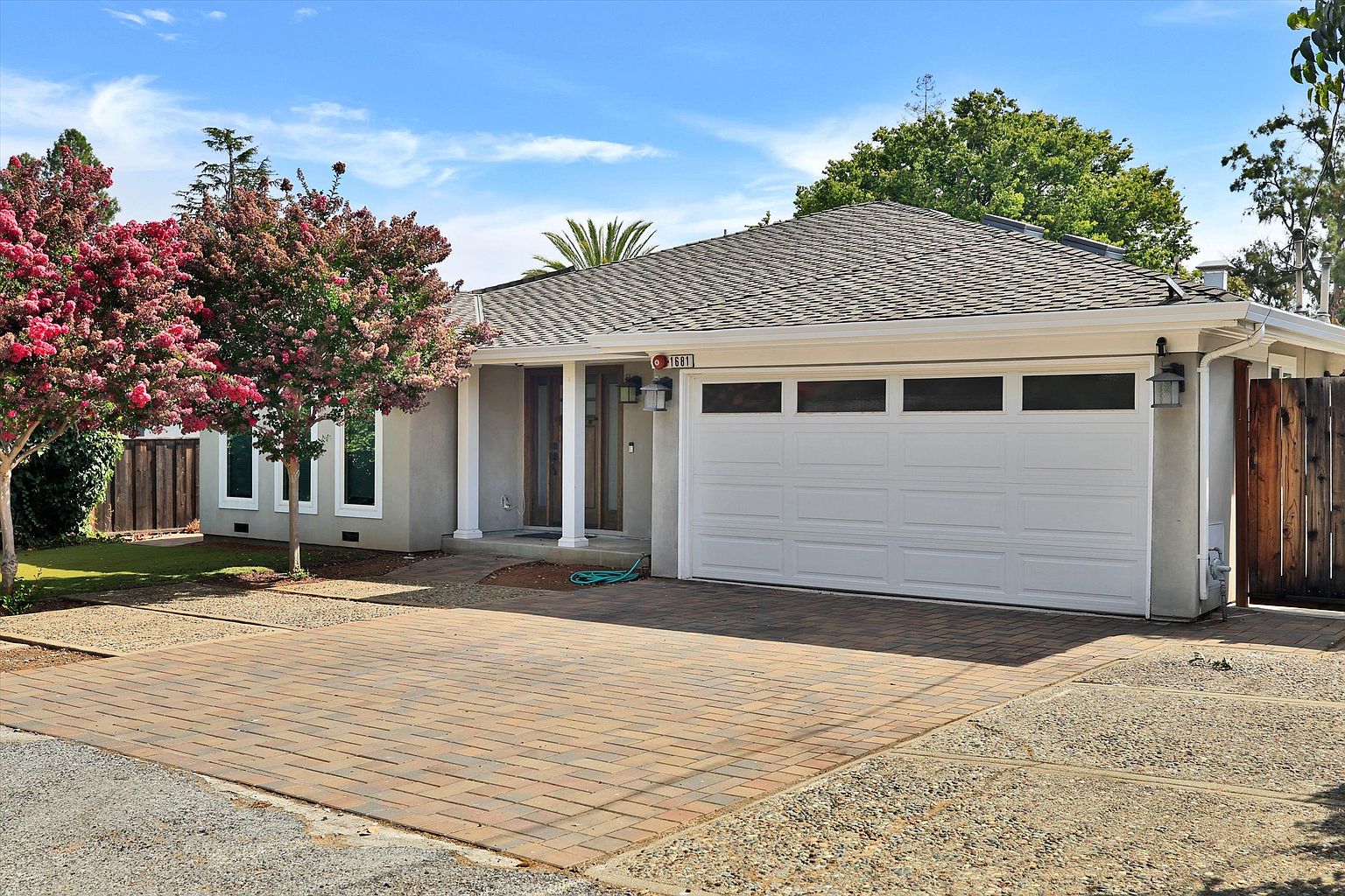 1681 Kensington Ave photo 4