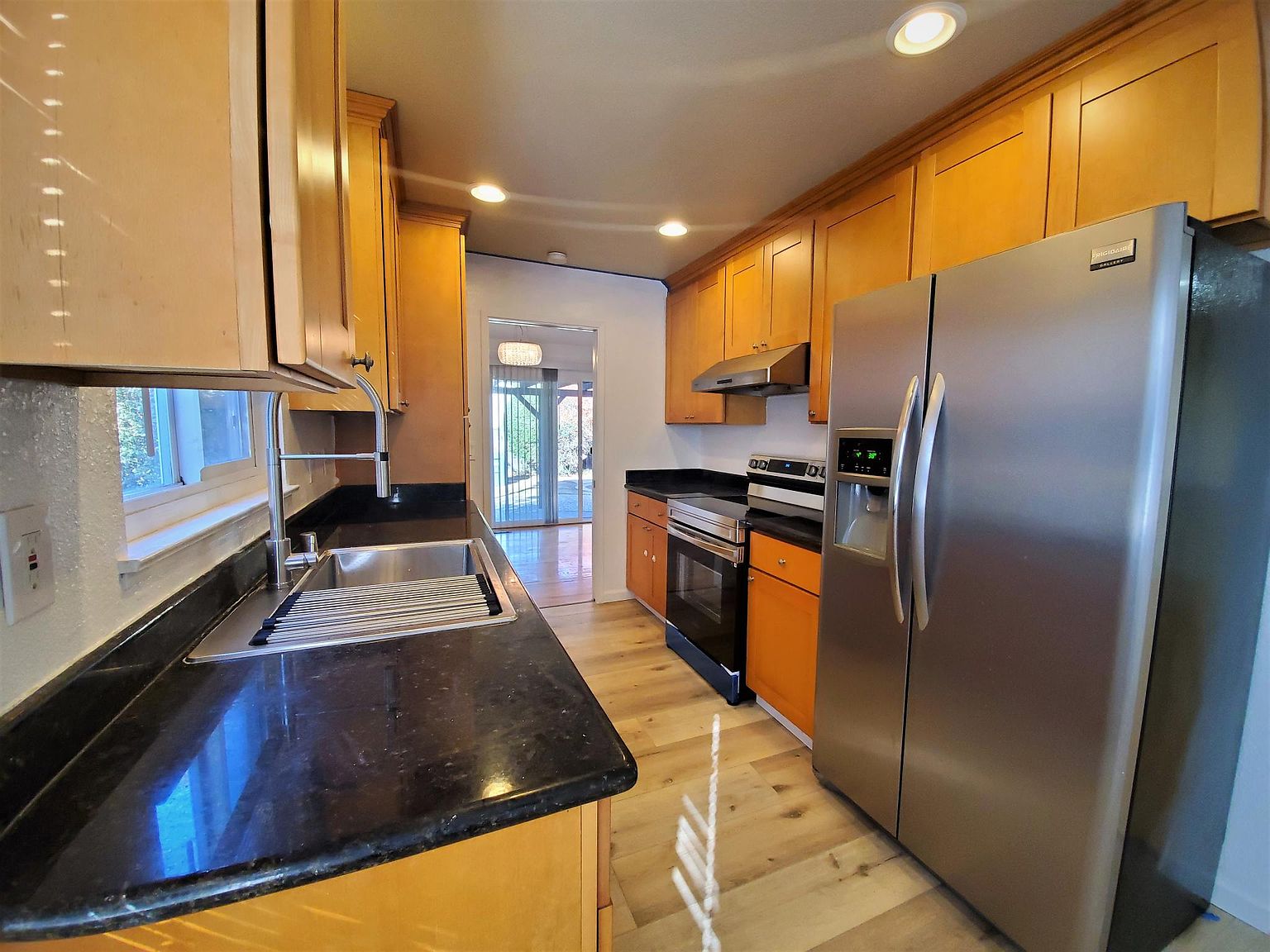 977 Helena Dr photo 3